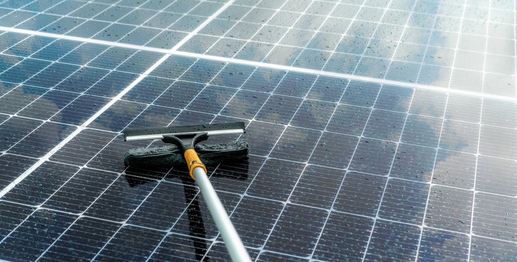 Solar-Panel-Cleaning